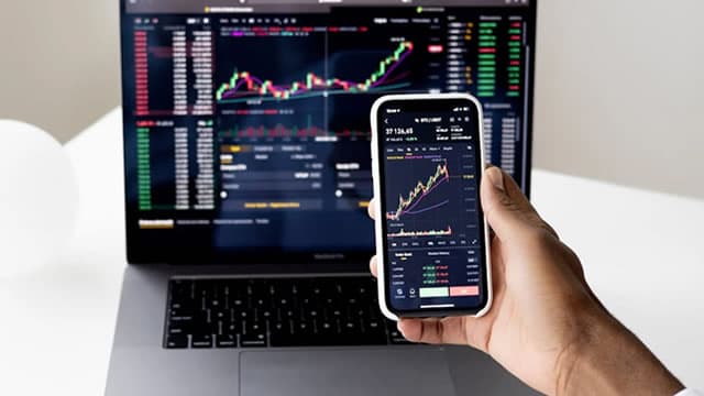 Market strategist predicts ‘massive stock market collapse' coming in 2026