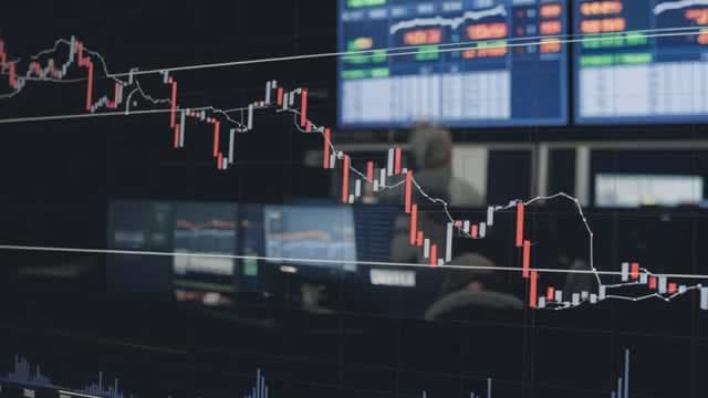 Dow Jones and Nasdaq Index: Indices Diverge as Blue Chips Gain While Tech Stocks Slide