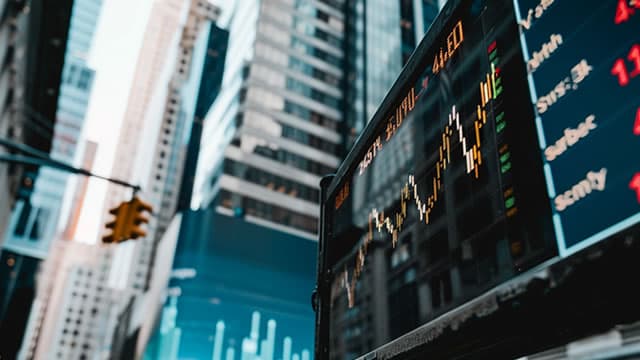 Eyes on Volatility Entering Thursday Trade as Trump eyes Economic Shakeup