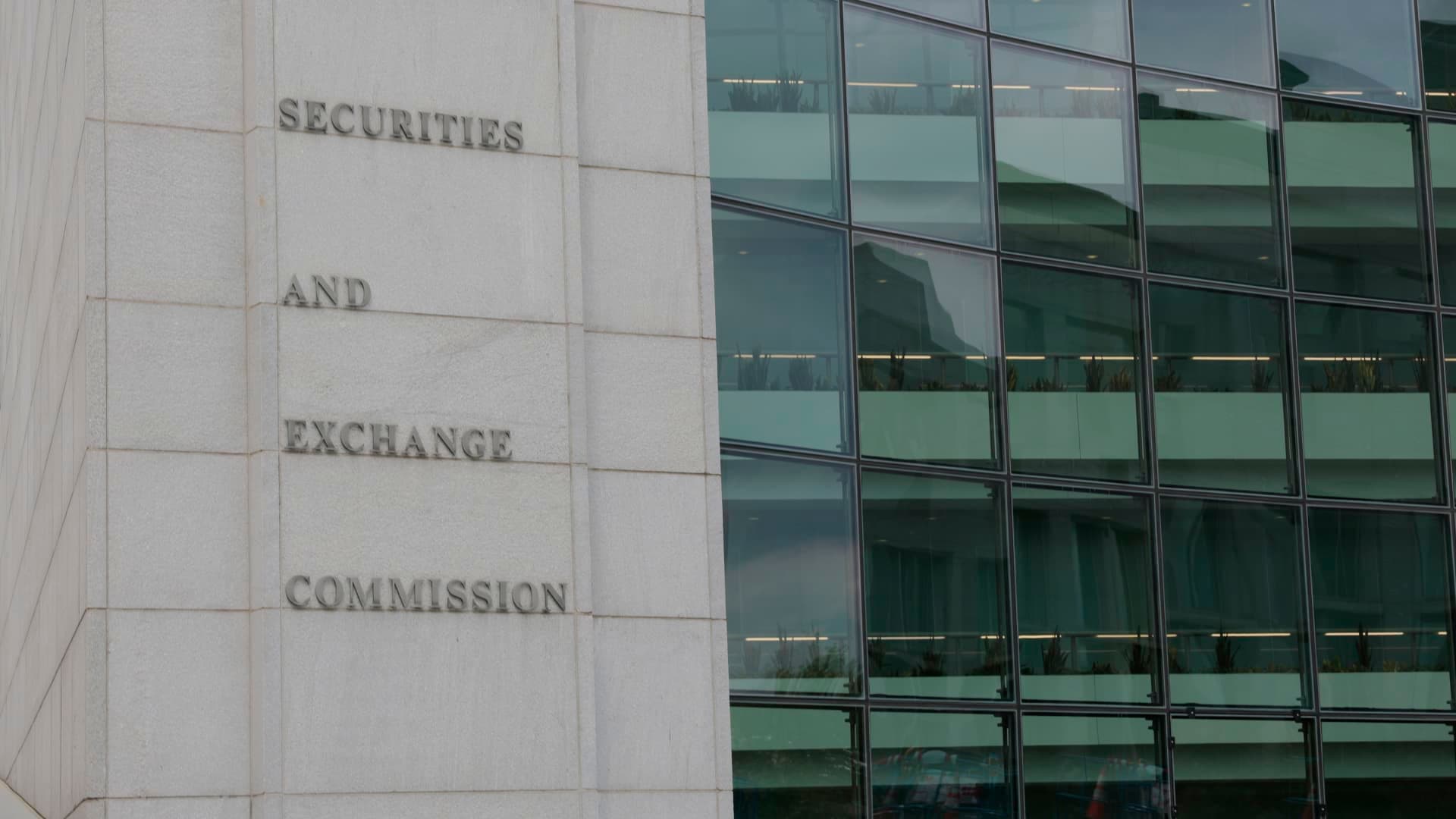 Investors aren't the market's biggest loser if Trump, SEC end quarterly reporting