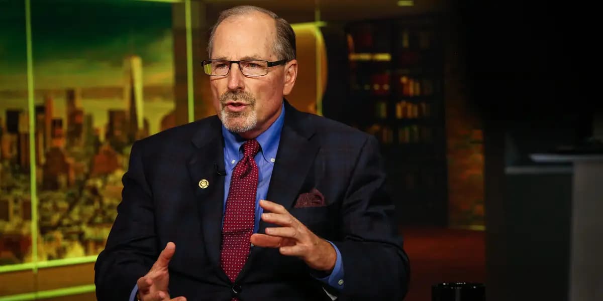 People are chasing AI stocks like 'dogs chase cars' — and a crash looks certain, veteran investor Bill Smead says