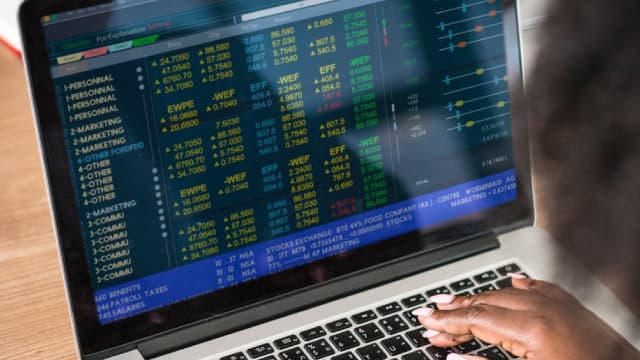 S&P 500, Nasdaq advance ahead of Fed remarks