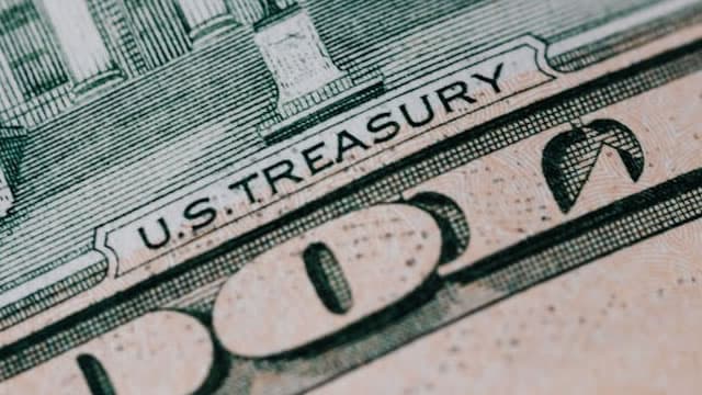 Trade Wars, Sanctions, Gold: Is Dollar's Dominance Ending?